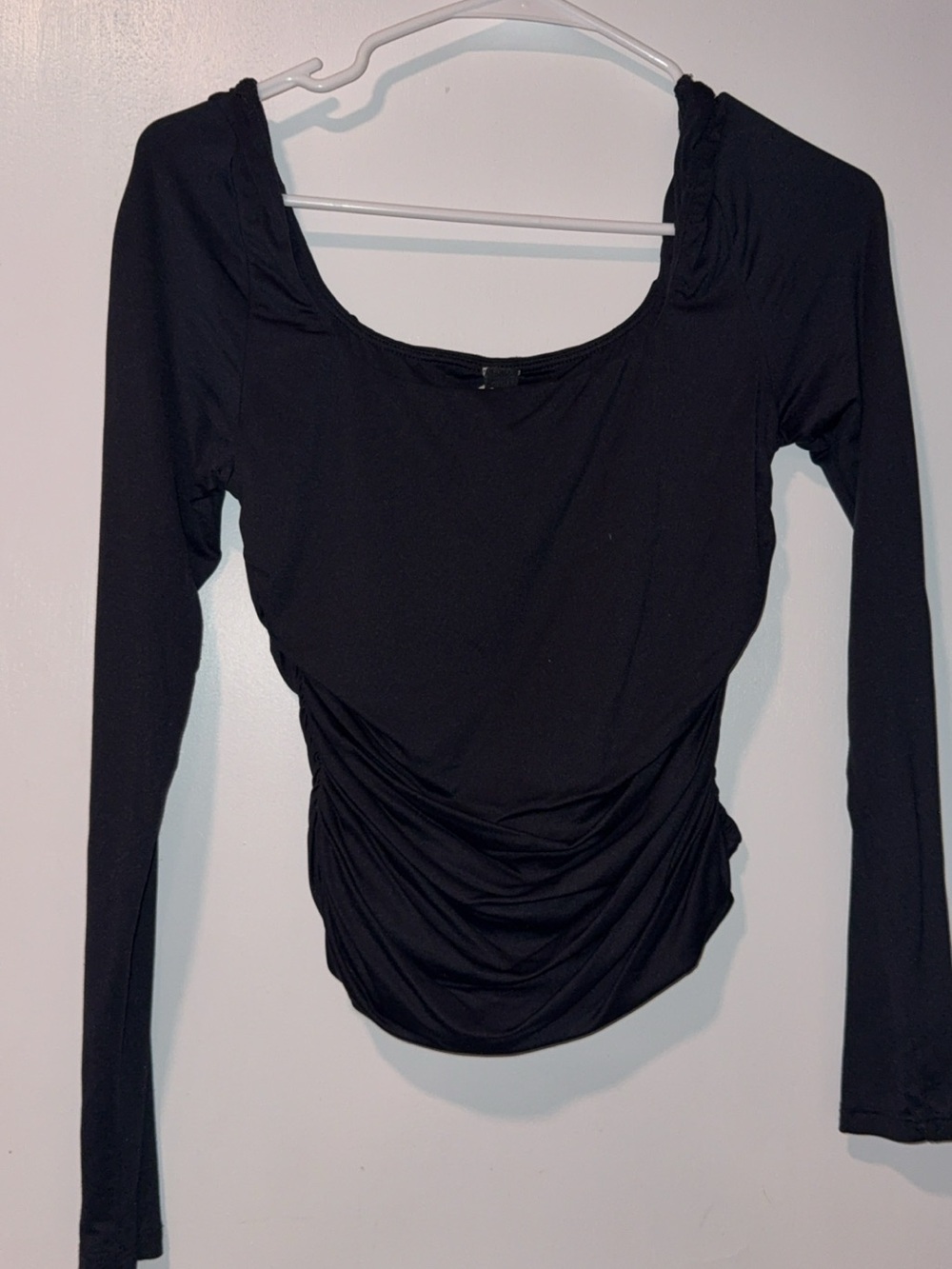 Women's Black Long-Sleeve Ruched Scoop Neck Top